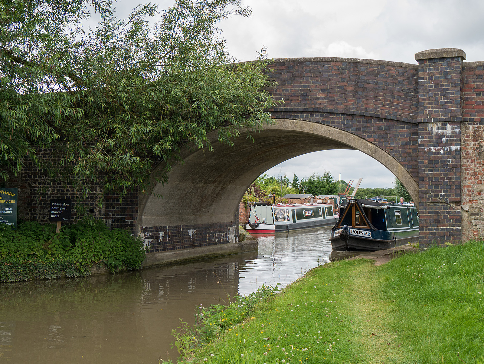 Bridge 60 and the approach to Yardley wharf