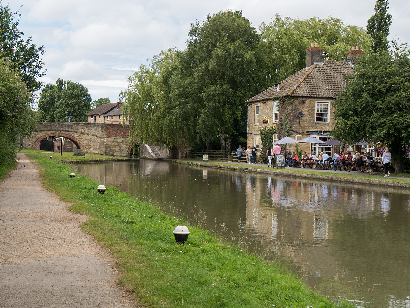 Approaching the Navigation pub. Note the wider canal and the double bridge but only one lock (RHS)