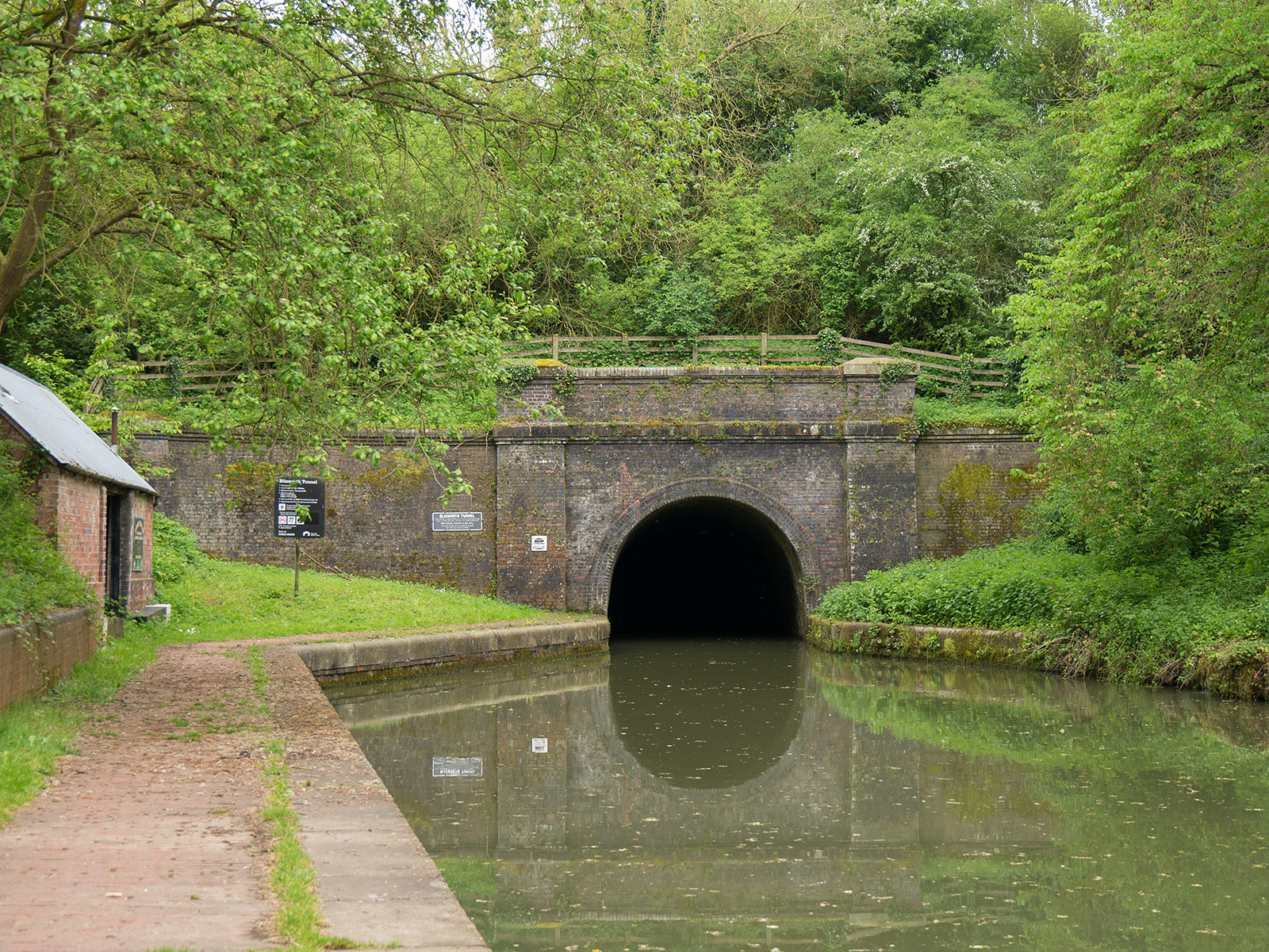 Looking back to the northern entrance to Blissworth tunnel