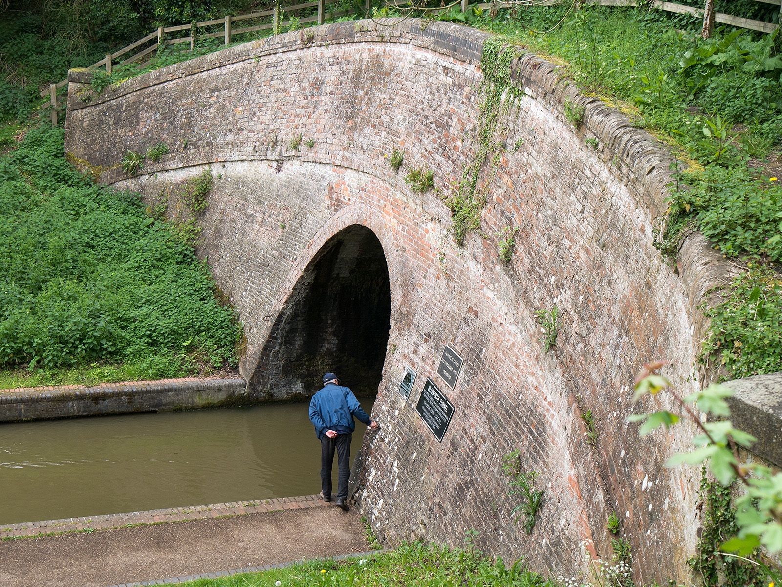 Looking down on the entrance to the tunnel - notice no towpath in the tunnel